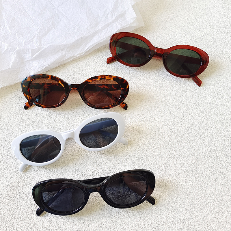 Designer Sunglasses - แว่นกันแดดทรงวงรีขนาดเล็กสไตล์วินเทจสำหรับผู้หญิง แบรนด์แฟชั่นใหม่ แว่นตาไล่เฉดสีสุดหรู แว่นกันแดด Y2K สำหรับผู้หญิง