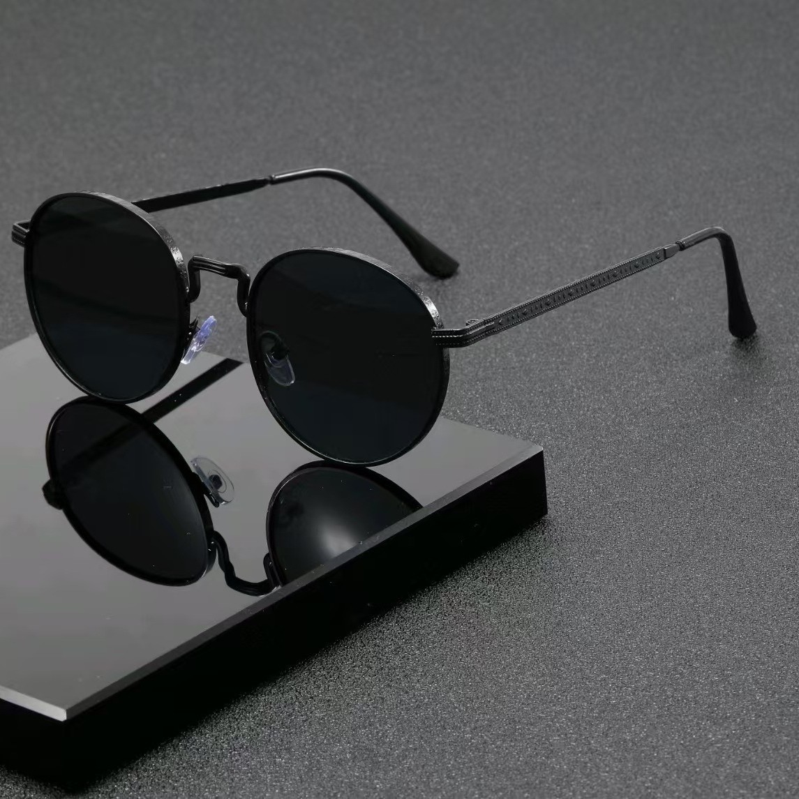 Designer Sunglasses - แว่นกันแดดทรงกลมคลาสสิกสำหรับผู้ชายและผู้หญิง วินเทจ โลหะ สำหรับขับรถกลางแจ้ง แว่นกันแดดดีไซน์หรูหรา อุปกรณ์เสริมแว่นตา