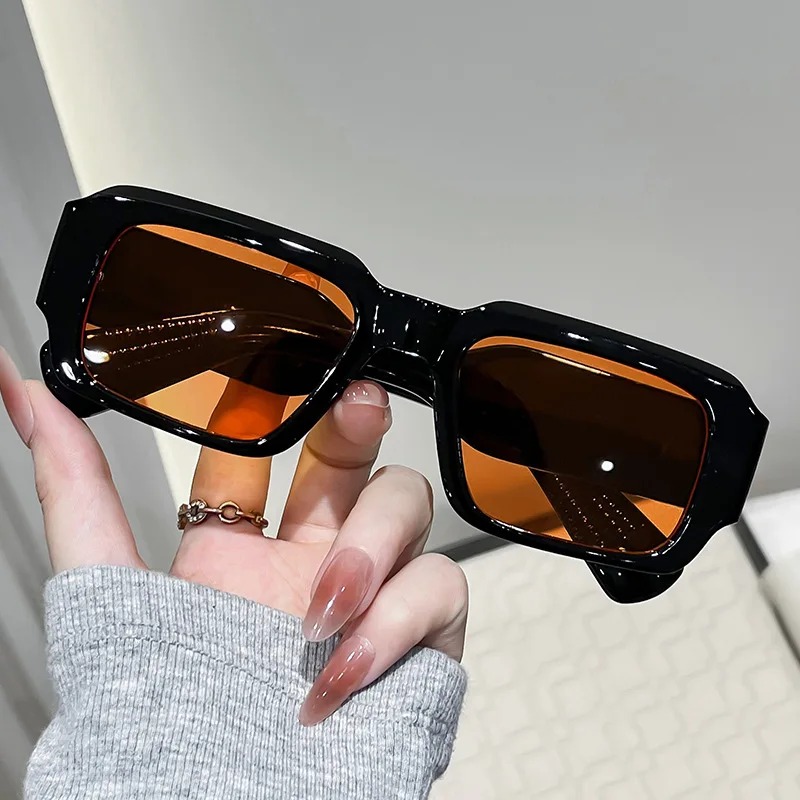 แว่นกันแดดทรงสี่เหลี่ยมแบรนด์ใ - Designer Sunglasses บทวิจารณ์และราคา