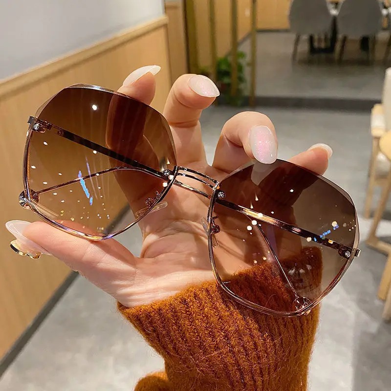 แว่นกันแดดโลหะทรงหลายเหลี่ยมดี - Designer Sunglasses บทวิจารณ์และราคา