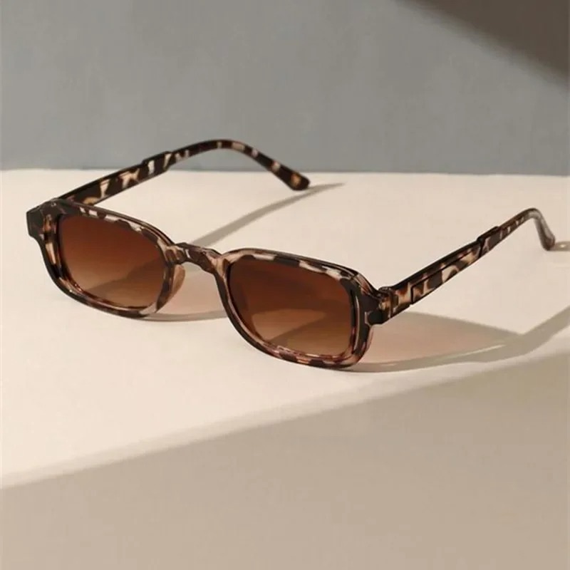 แว่นกันแดดทรงสี่เหลี่ยมหรูหราส - Designer Sunglasses บทวิจารณ์และราคา